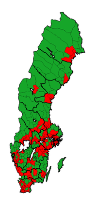 Kartbild över Sverige. Olika färger visar vilka kommuner som definieras som land och vilka som definieras som stad.